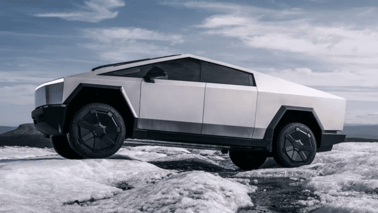 Tesla’nın İlk Elektrikli Kamyoneti Cybertruck, Sürüş Güvenliği Nedeniyle Geri Çağrıldı
