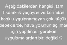 Aşağıdakilerden hangisi, tam tıkanıklık yaşayan ve karından baskı uygulanamayan çok küçük bebeklerde, hava yolunun açılması için yapılması gereken uygulamalardan biri değildir?