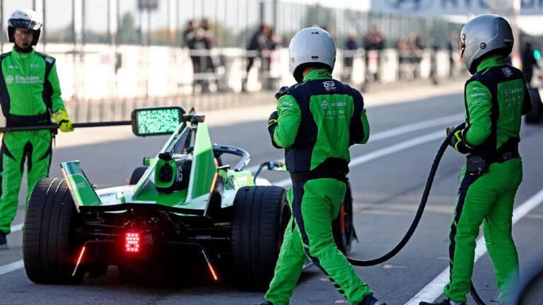 Formula E’de Yarış Ortası Şarj Dönemi Başlıyor: 30 Saniyede %10 Şarj!